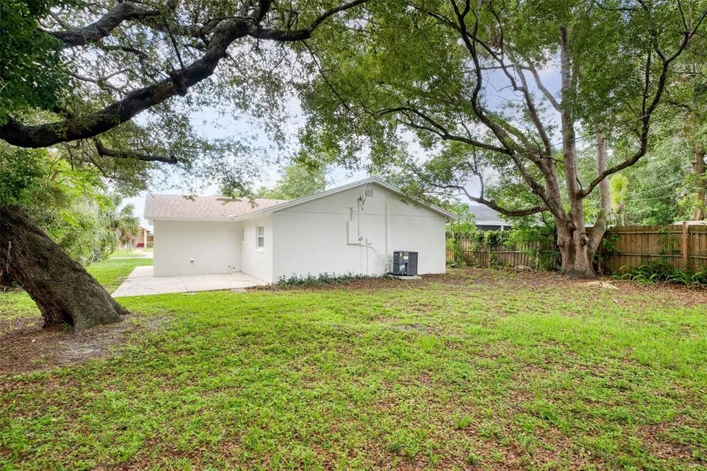 Под контрактом: $289,900 (3 спален, 2 ванн, 1314 Квадратных фут)