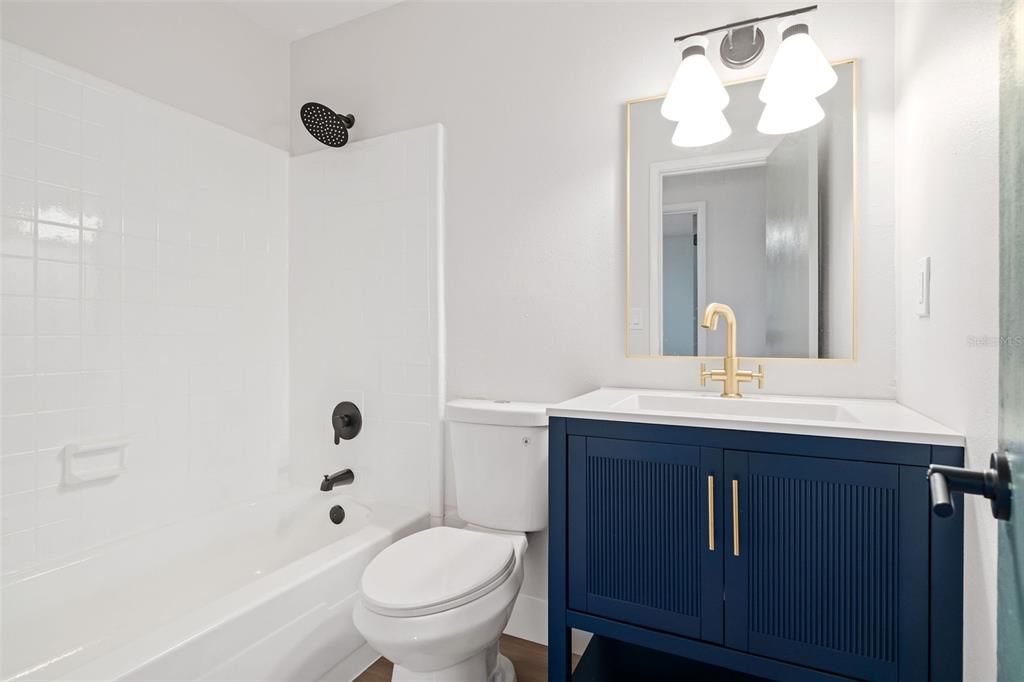 Под контрактом: $289,900 (3 спален, 2 ванн, 1314 Квадратных фут)