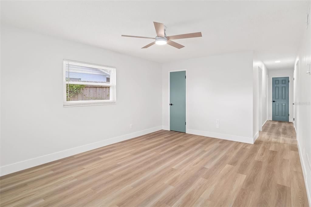 Под контрактом: $289,900 (3 спален, 2 ванн, 1314 Квадратных фут)