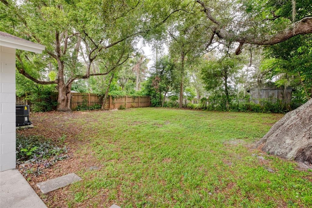 Под контрактом: $289,900 (3 спален, 2 ванн, 1314 Квадратных фут)