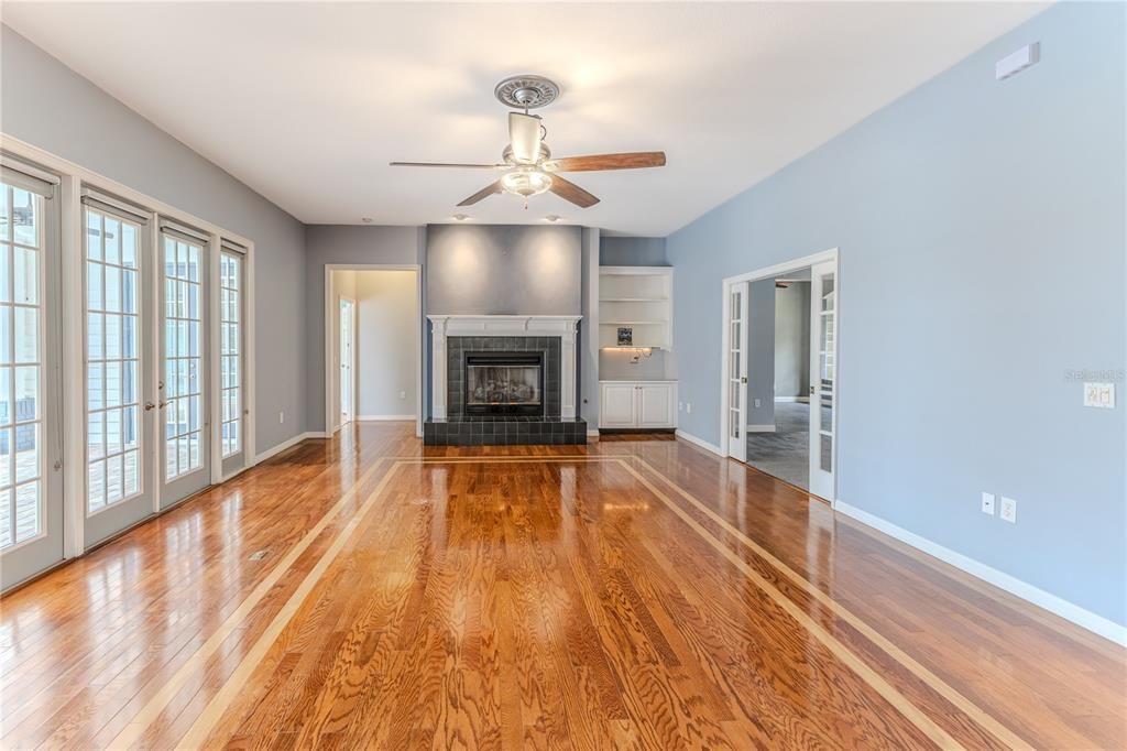 For Sale: $550,000 (3 beds, 2 baths, 3108 Square Feet)