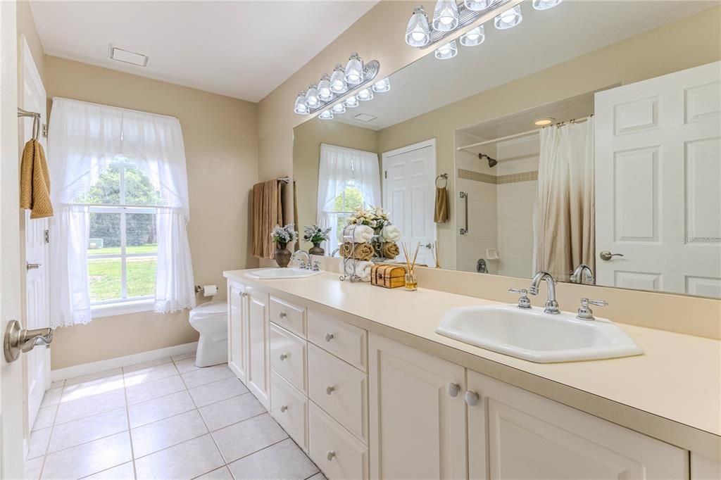 For Sale: $550,000 (3 beds, 2 baths, 3108 Square Feet)