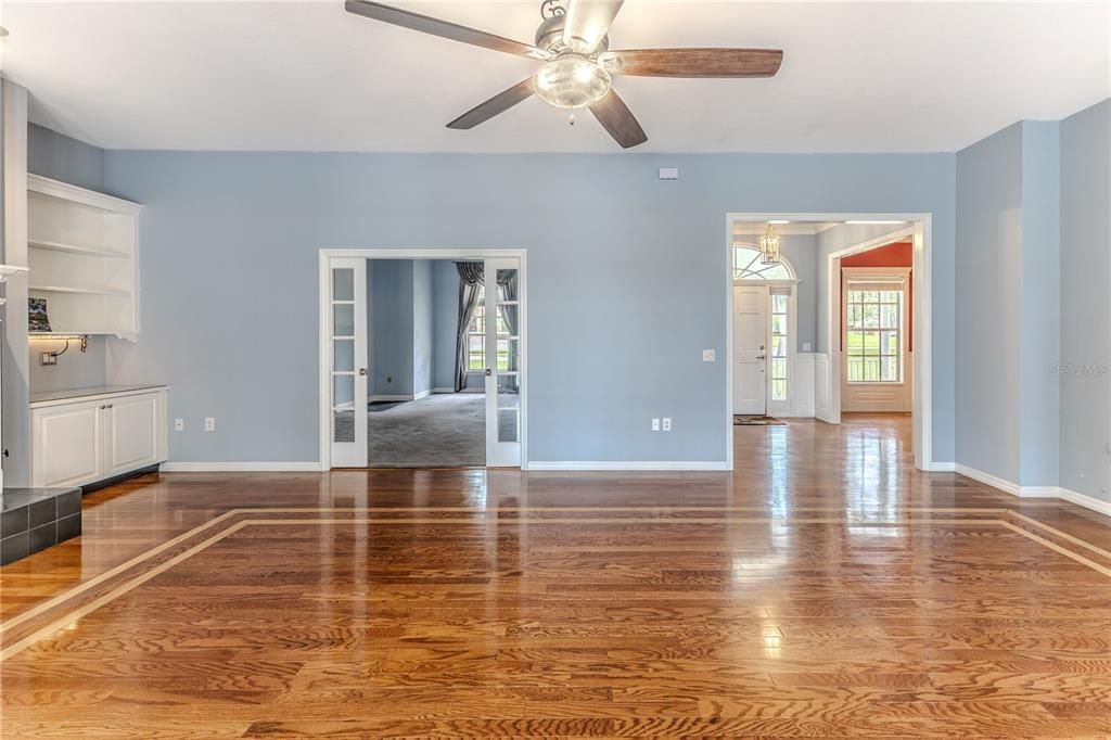 For Sale: $550,000 (3 beds, 2 baths, 3108 Square Feet)