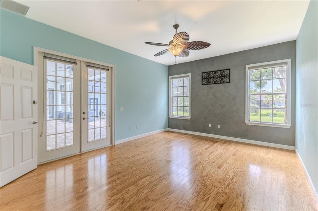 For Sale: $550,000 (3 beds, 2 baths, 3108 Square Feet)