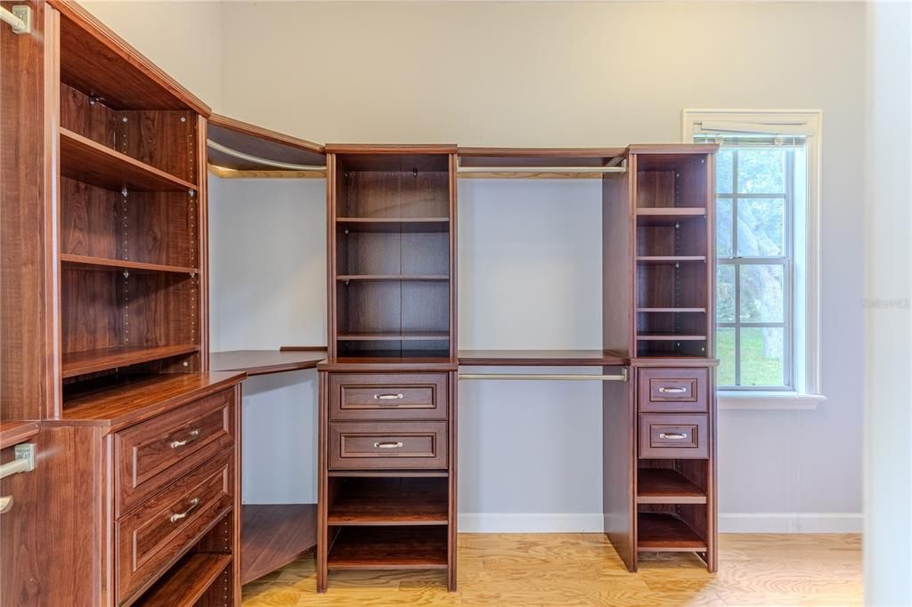 For Sale: $550,000 (3 beds, 2 baths, 3108 Square Feet)