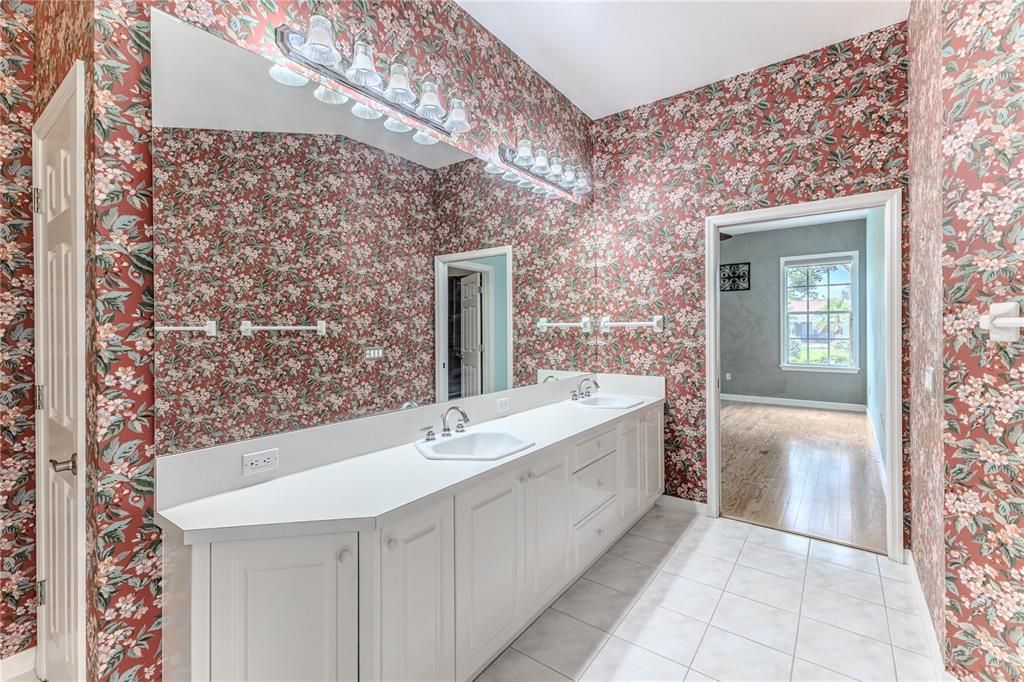 For Sale: $550,000 (3 beds, 2 baths, 3108 Square Feet)