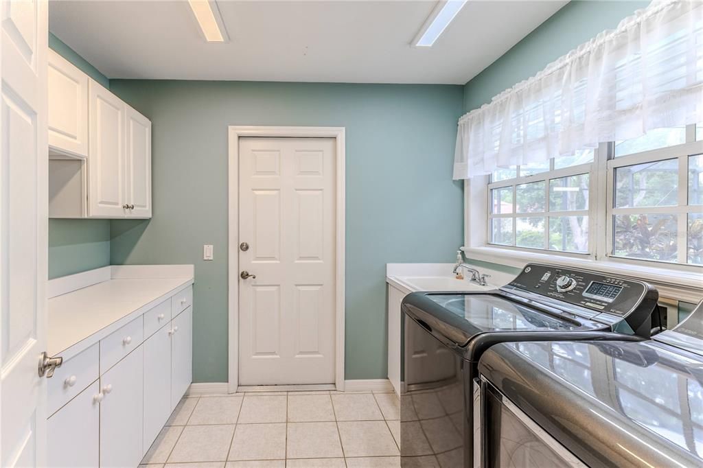 For Sale: $550,000 (3 beds, 2 baths, 3108 Square Feet)