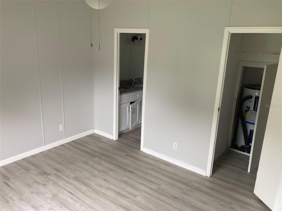 合同活跃: $114,610 (4 贝兹, 2 浴室, 1344 平方英尺)