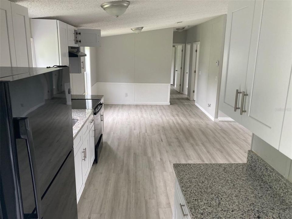 合同活跃: $114,610 (4 贝兹, 2 浴室, 1344 平方英尺)