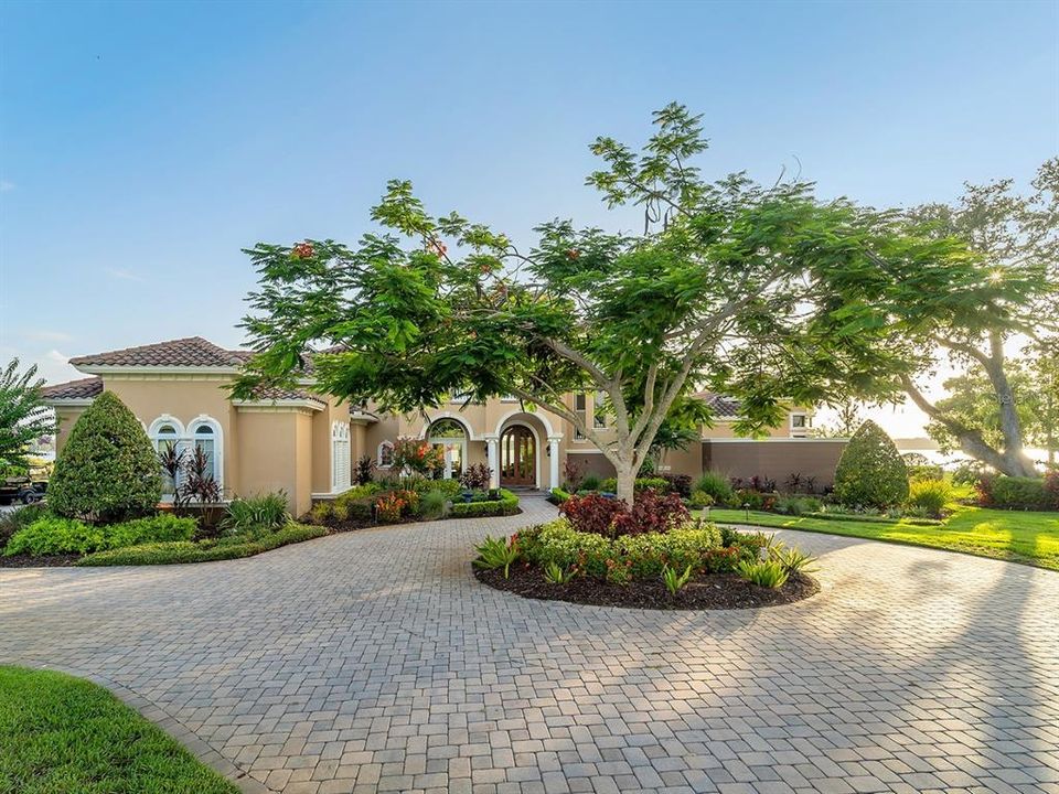 For Sale: $3,400,000 (5 beds, 5 baths, 7098 Square Feet)