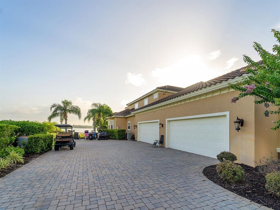 For Sale: $3,400,000 (5 beds, 5 baths, 7098 Square Feet)