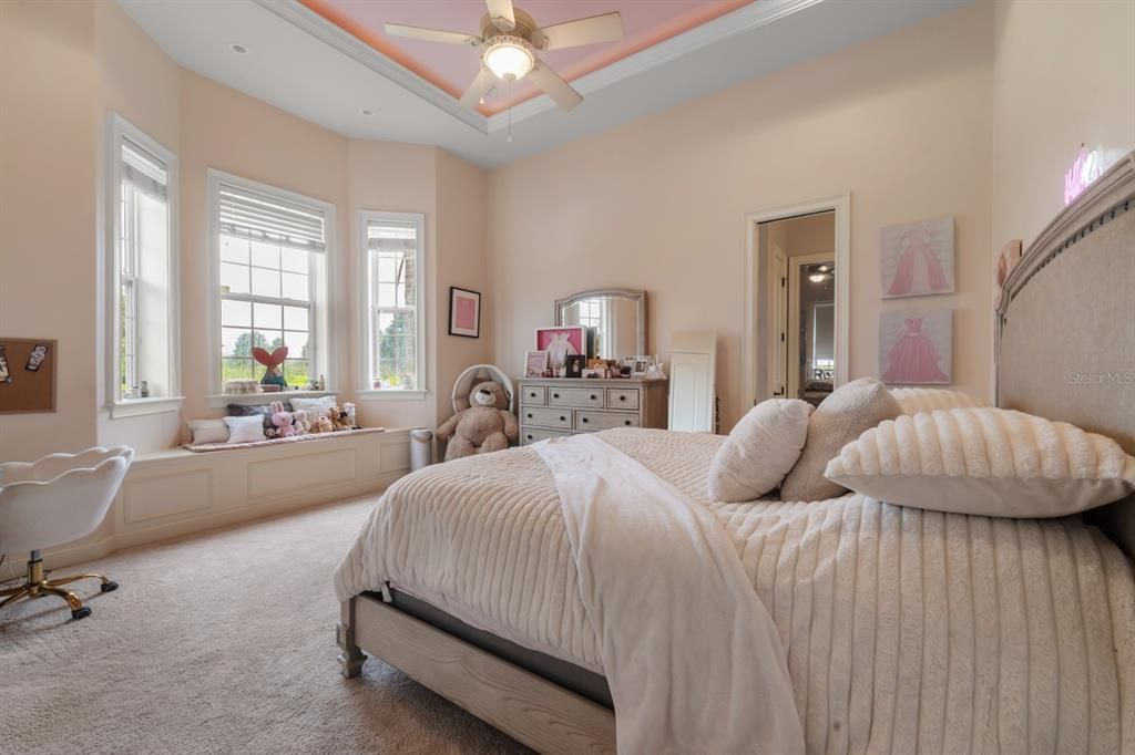 For Sale: $3,400,000 (5 beds, 5 baths, 7098 Square Feet)