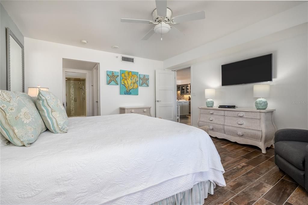 Active With Contract: $525,000 (2 beds, 2 baths, 1380 Square Feet)