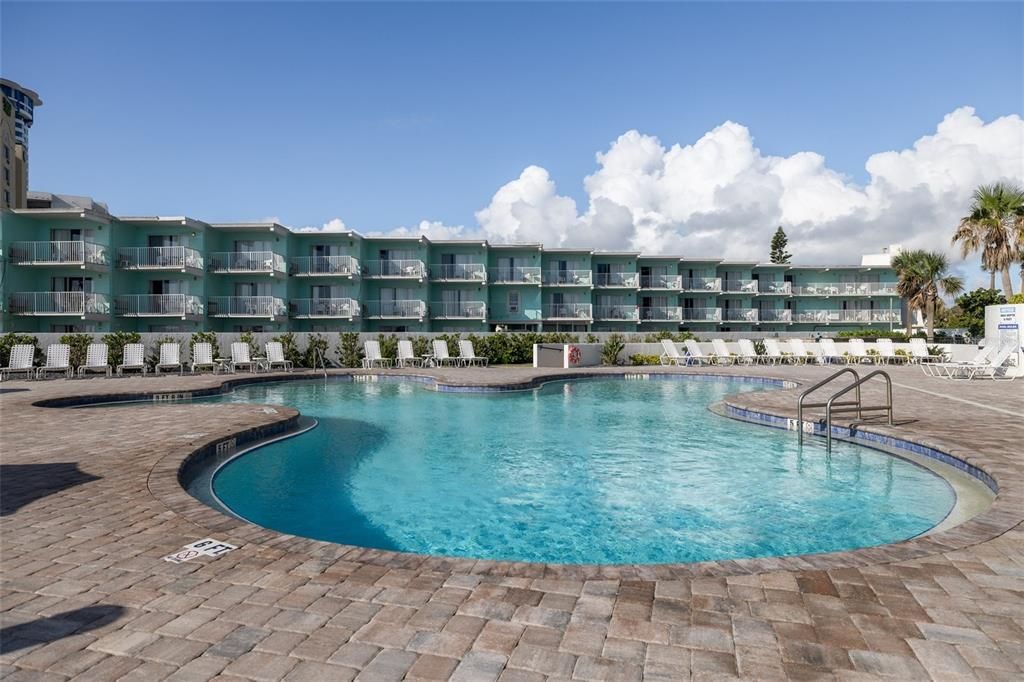 Active With Contract: $525,000 (2 beds, 2 baths, 1380 Square Feet)