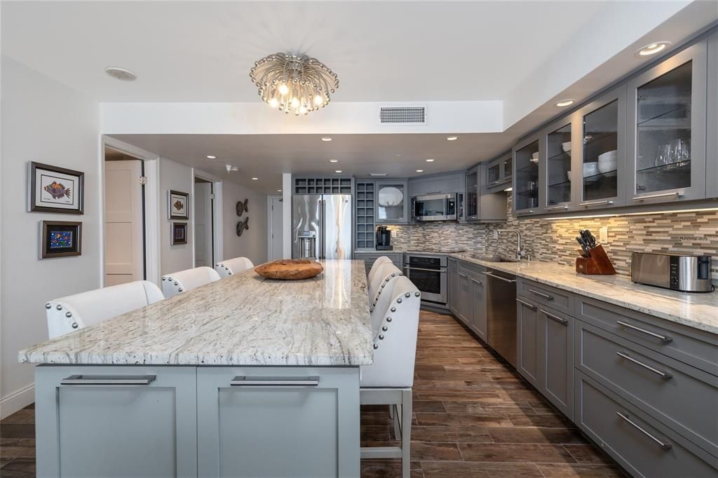 Active With Contract: $525,000 (2 beds, 2 baths, 1380 Square Feet)