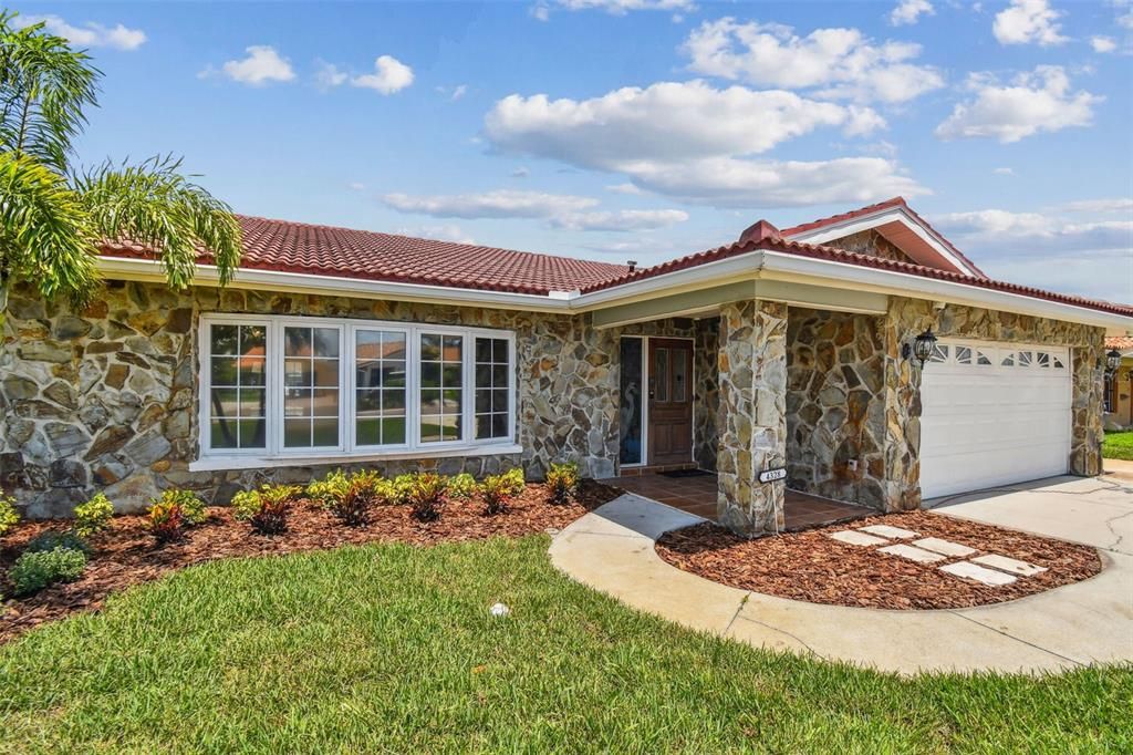 For Sale: $1,150,000 (4 beds, 2 baths, 2338 Square Feet)