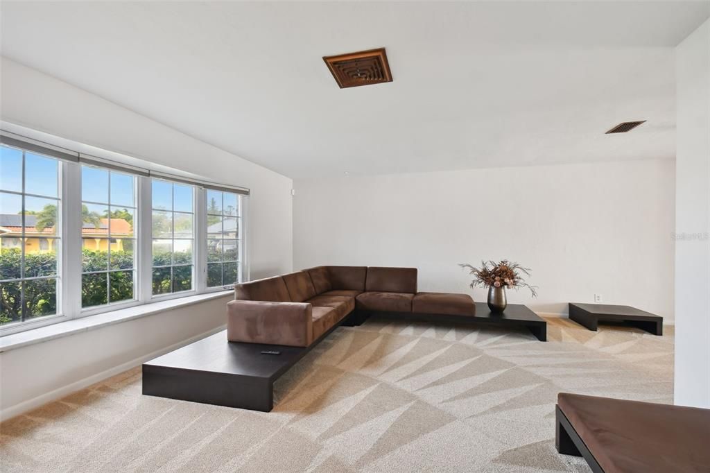 For Sale: $1,150,000 (4 beds, 2 baths, 2338 Square Feet)