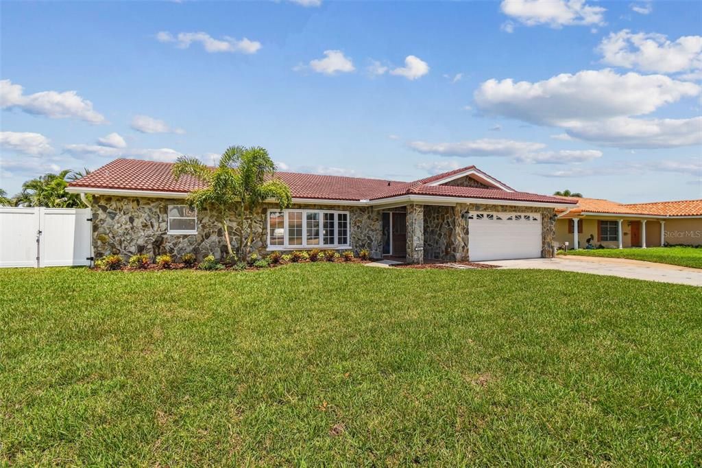 For Sale: $1,150,000 (4 beds, 2 baths, 2338 Square Feet)