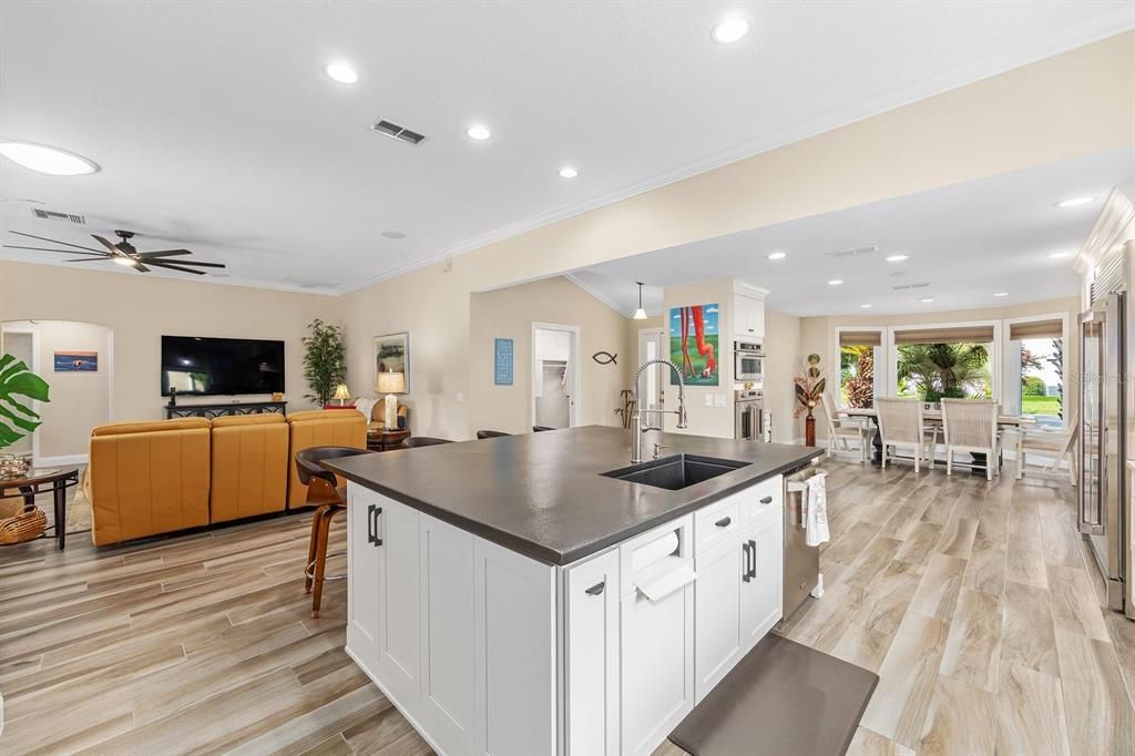 На продажу: $809,900 (3 спален, 2 ванн, 2082 Квадратных фут)