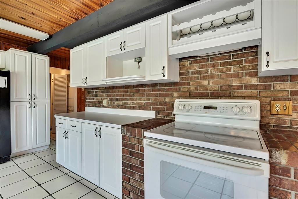 На продажу: $1,350,000 (3 спален, 2 ванн, 2393 Квадратных фут)