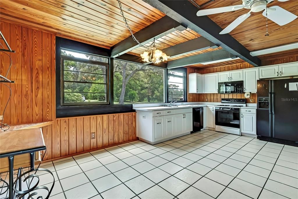 На продажу: $1,350,000 (3 спален, 2 ванн, 2393 Квадратных фут)