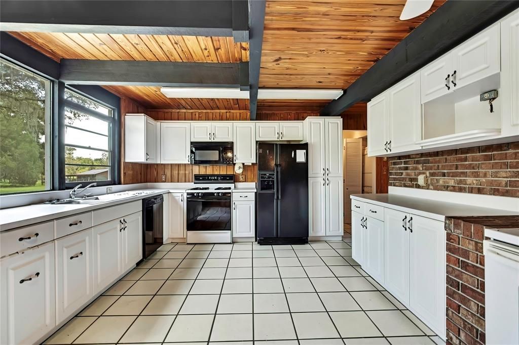 На продажу: $1,350,000 (3 спален, 2 ванн, 2393 Квадратных фут)