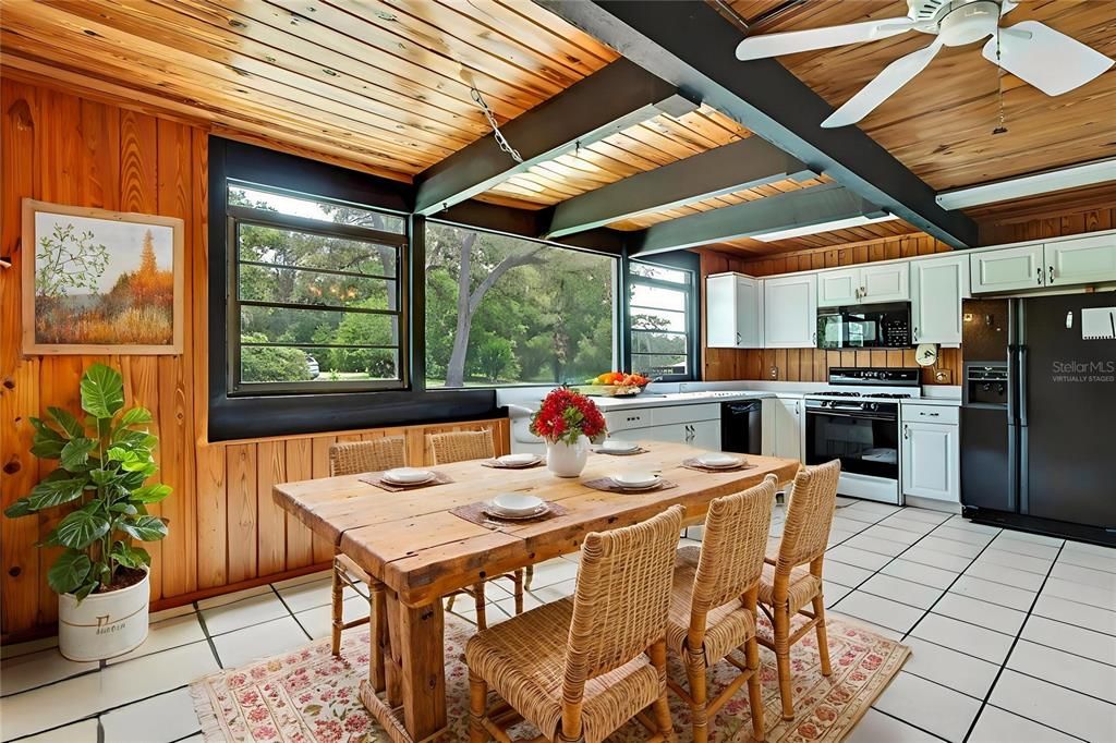 На продажу: $1,350,000 (3 спален, 2 ванн, 2393 Квадратных фут)