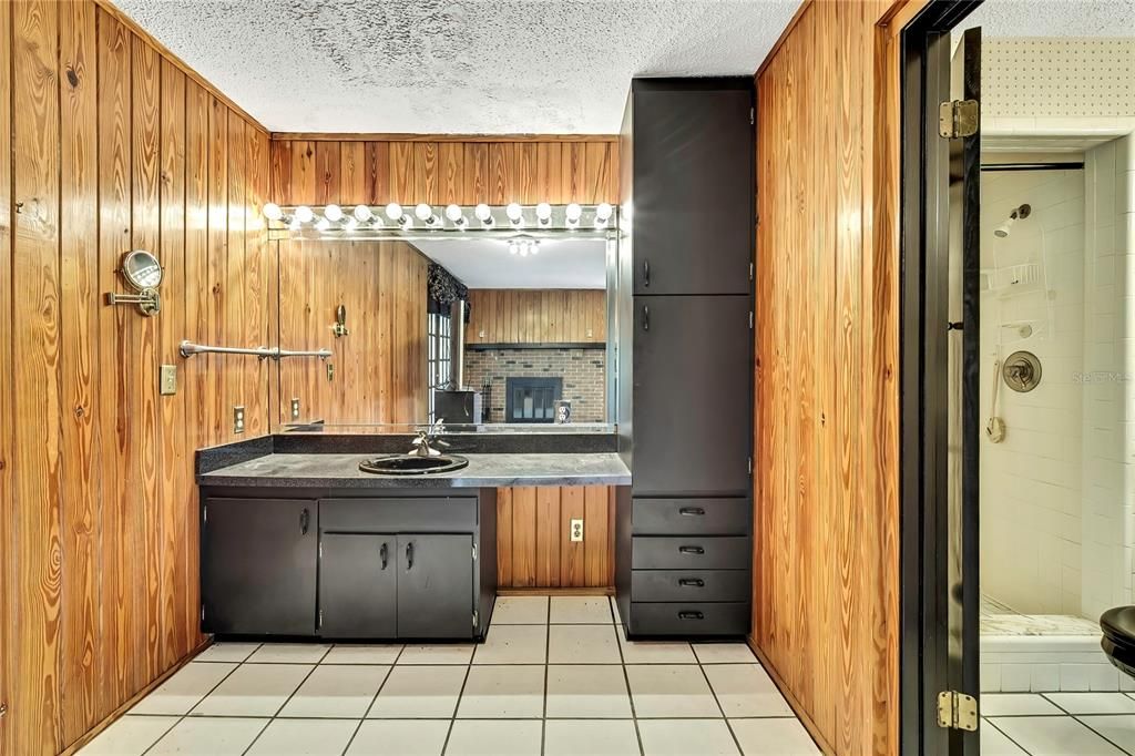 На продажу: $1,350,000 (3 спален, 2 ванн, 2393 Квадратных фут)