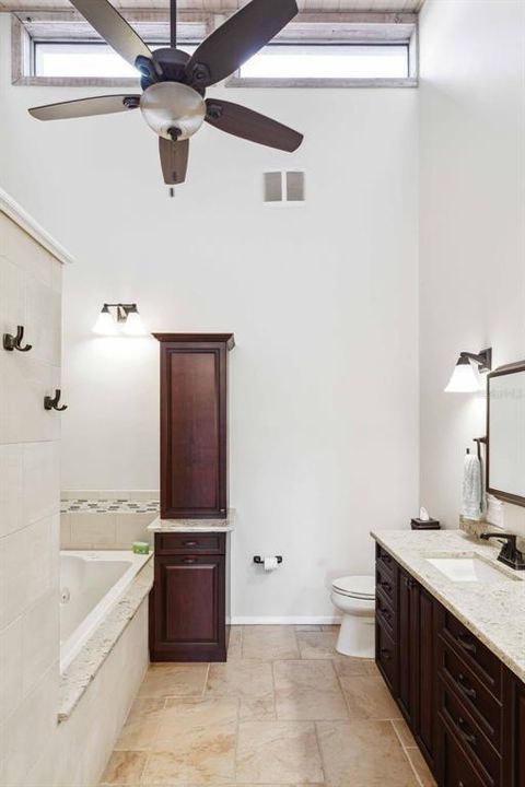 На продажу: $699,900 (2 спален, 2 ванн, 1750 Квадратных фут)