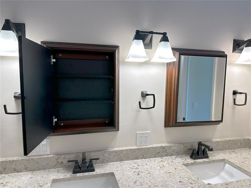 На продажу: $699,900 (2 спален, 2 ванн, 1750 Квадратных фут)