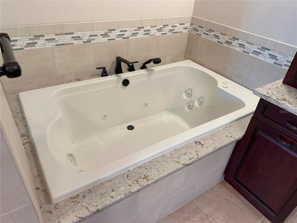 На продажу: $699,900 (2 спален, 2 ванн, 1750 Квадратных фут)