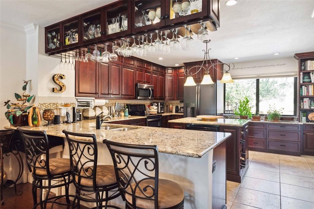 На продажу: $699,900 (2 спален, 2 ванн, 1750 Квадратных фут)