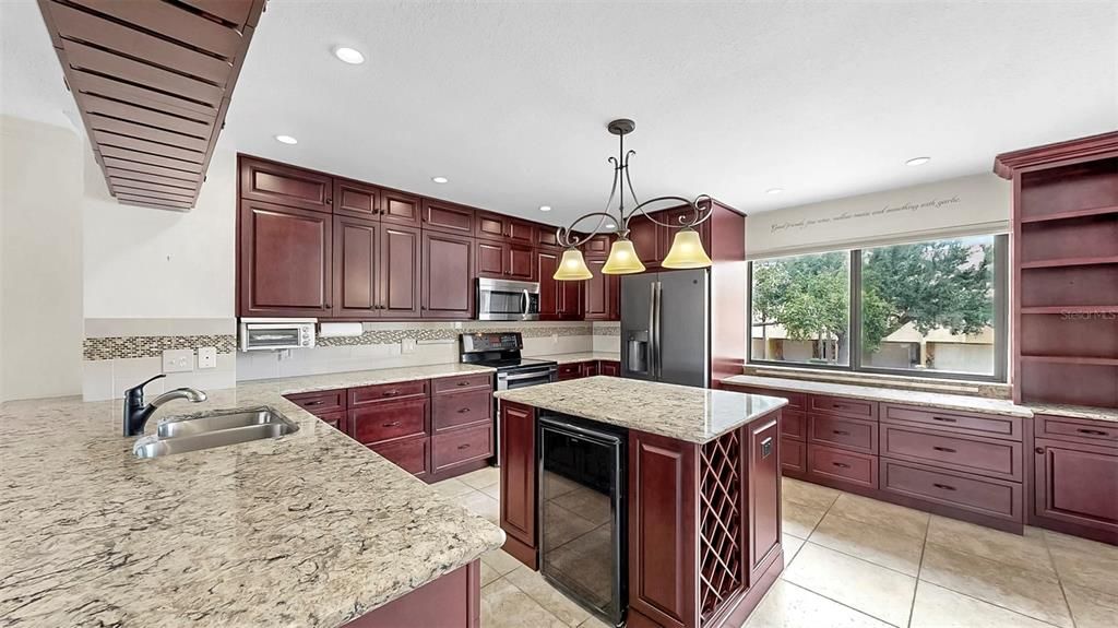 На продажу: $699,900 (2 спален, 2 ванн, 1750 Квадратных фут)