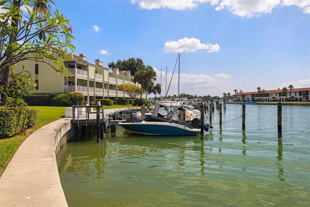 На продажу: $699,900 (2 спален, 2 ванн, 1750 Квадратных фут)