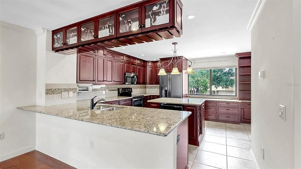 На продажу: $699,900 (2 спален, 2 ванн, 1750 Квадратных фут)