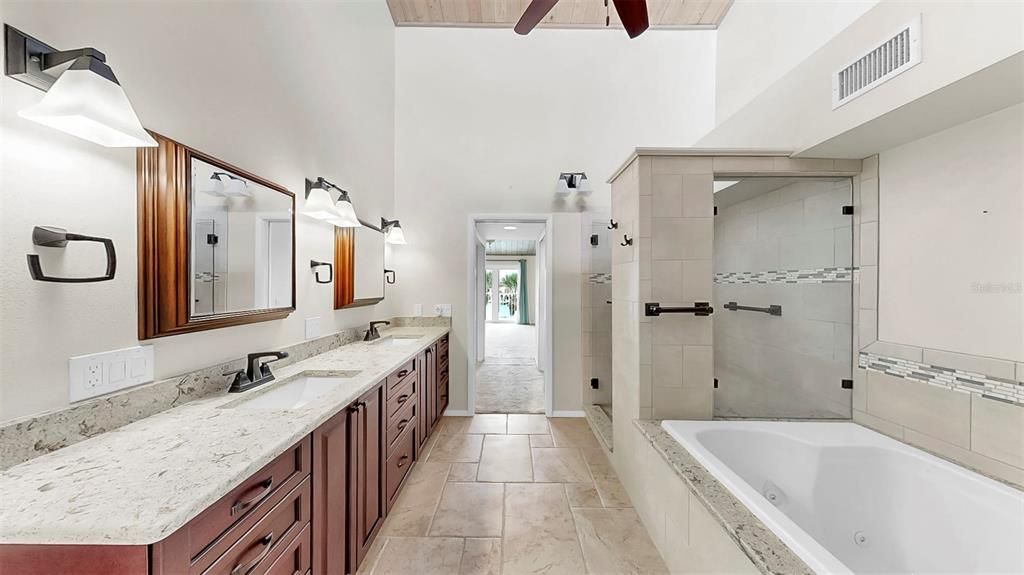 На продажу: $699,900 (2 спален, 2 ванн, 1750 Квадратных фут)