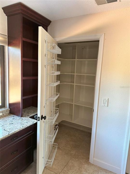 На продажу: $699,900 (2 спален, 2 ванн, 1750 Квадратных фут)