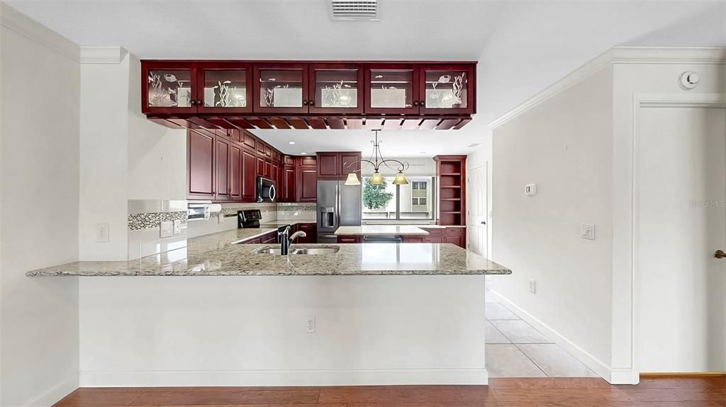 На продажу: $699,900 (2 спален, 2 ванн, 1750 Квадратных фут)