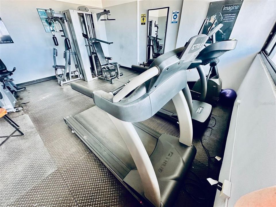 Под контрактом: $470,000 (2 спален, 2 ванн, 965 Квадратных фут)