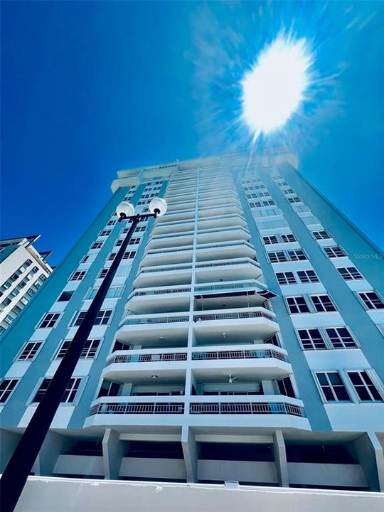 Под контрактом: $470,000 (2 спален, 2 ванн, 965 Квадратных фут)