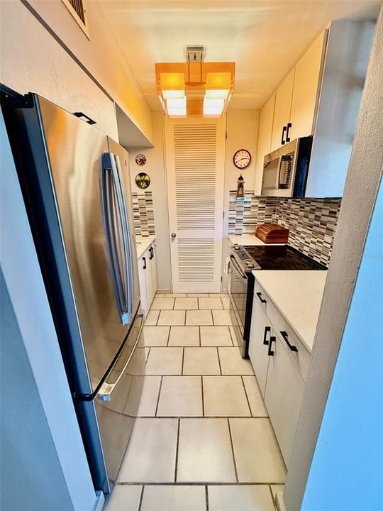 Под контрактом: $470,000 (2 спален, 2 ванн, 965 Квадратных фут)