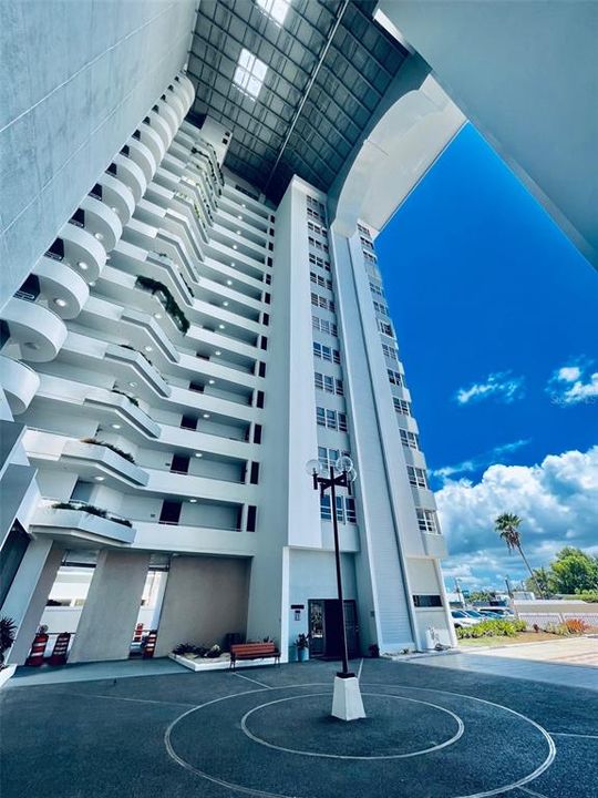 Под контрактом: $470,000 (2 спален, 2 ванн, 965 Квадратных фут)