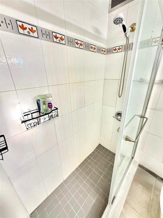 Под контрактом: $470,000 (2 спален, 2 ванн, 965 Квадратных фут)