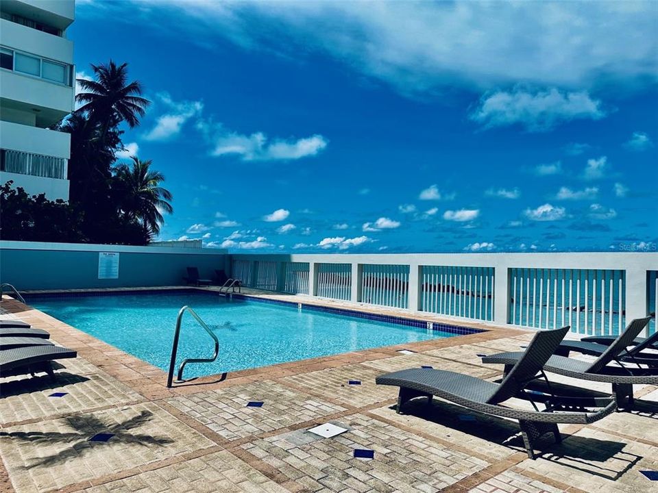 Под контрактом: $470,000 (2 спален, 2 ванн, 965 Квадратных фут)