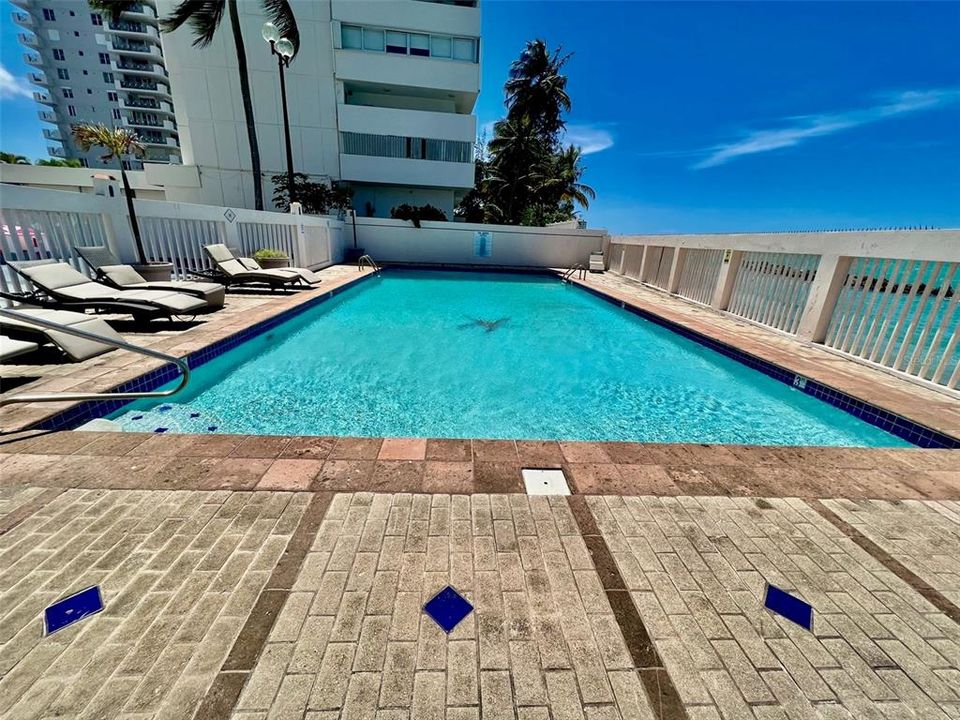 Под контрактом: $470,000 (2 спален, 2 ванн, 965 Квадратных фут)