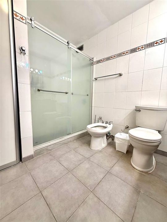 Под контрактом: $470,000 (2 спален, 2 ванн, 965 Квадратных фут)