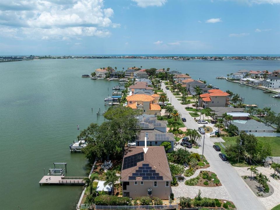 На продажу: $2,174,000 (3 спален, 2 ванн, 2462 Квадратных фут)