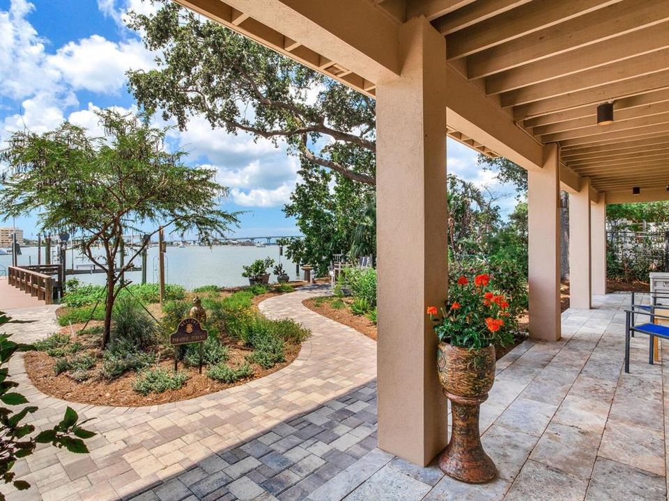 На продажу: $2,174,000 (3 спален, 2 ванн, 2462 Квадратных фут)