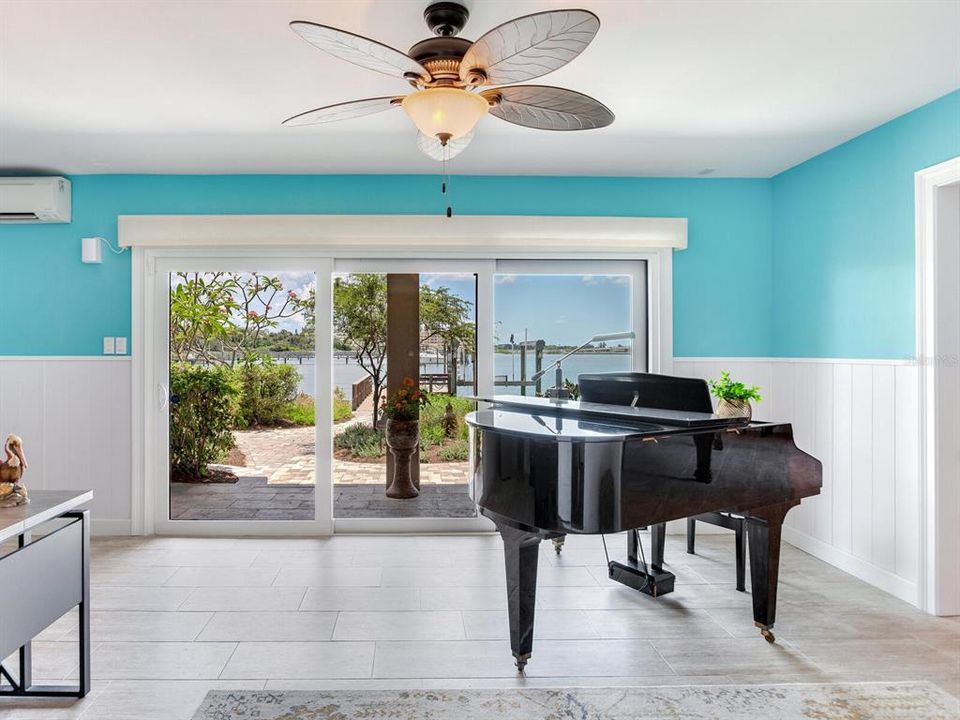 На продажу: $2,174,000 (3 спален, 2 ванн, 2462 Квадратных фут)