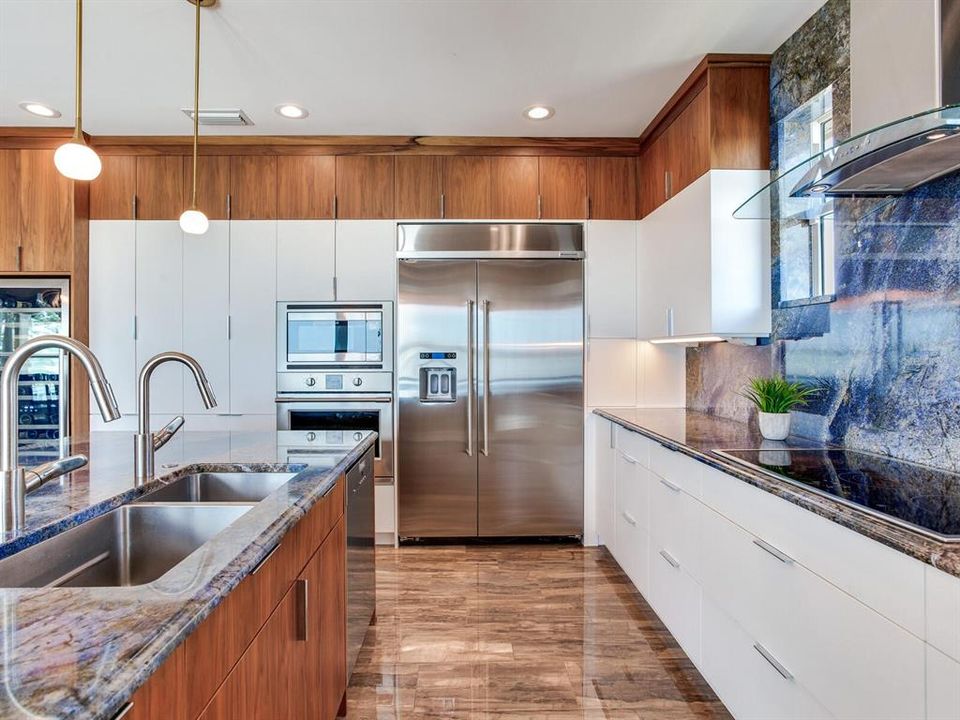 На продажу: $2,174,000 (3 спален, 2 ванн, 2462 Квадратных фут)